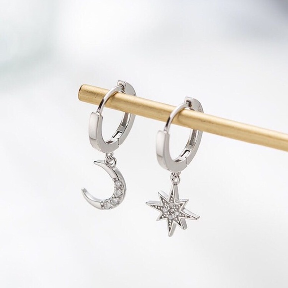 Fashion Jewelry Jewelry - Asymmetric silver earrings Moon and Star S925